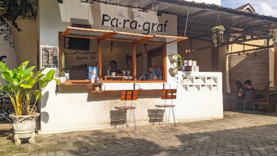 A Cozy Corner in Cilacap's Heart: Paragraf Coffee & Eatery
